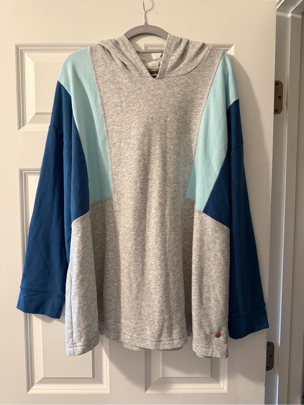 LIVI by Lane Bryant Women’s Colorblock Hooded Pullover Sweatshirt